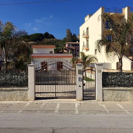 Costa Del Sol Bed & Breakfast Порто Емпедокле Екстериор снимка