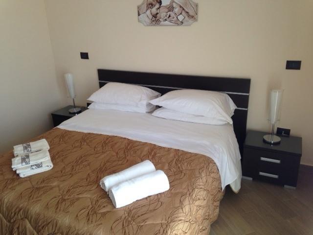 Costa Del Sol Bed & Breakfast Порто Емпедокле Стая снимка