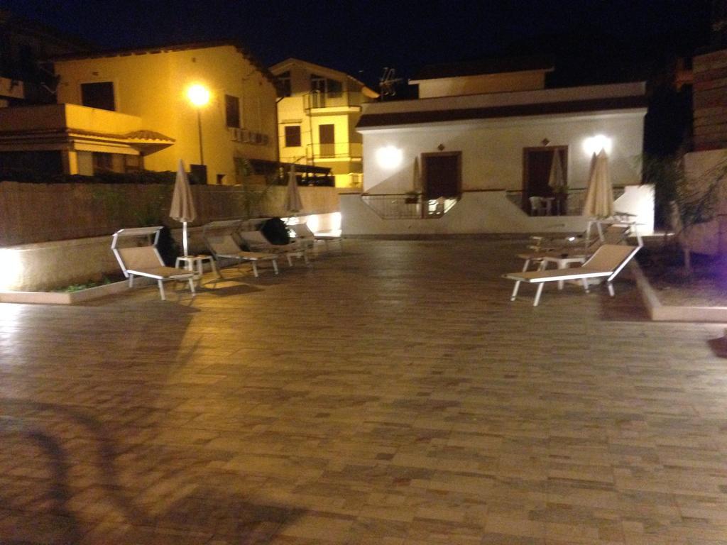 Costa Del Sol Bed & Breakfast Порто Емпедокле Екстериор снимка