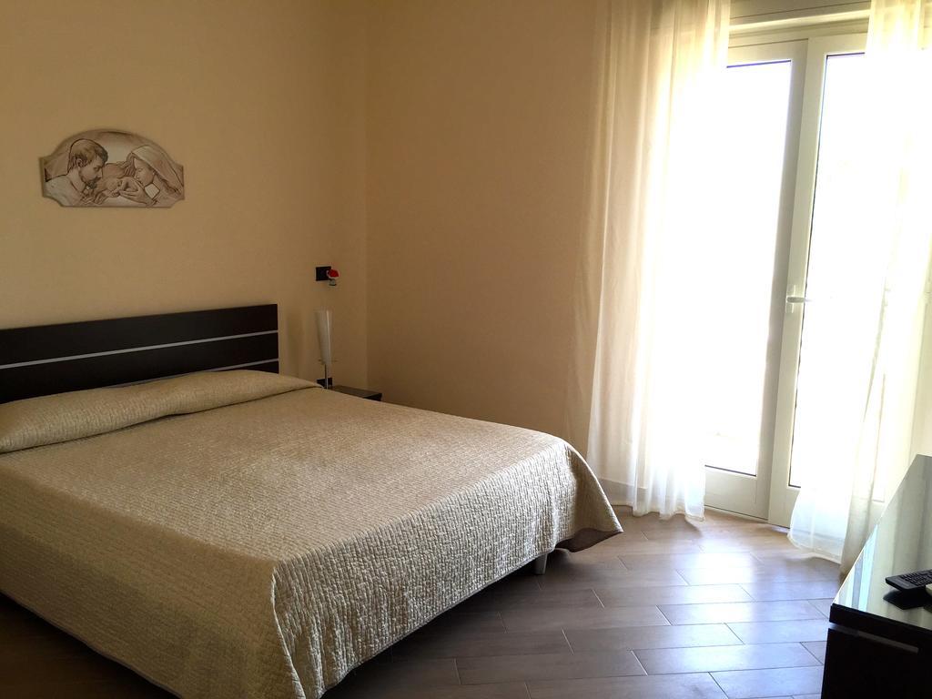 Costa Del Sol Bed & Breakfast Порто Емпедокле Екстериор снимка