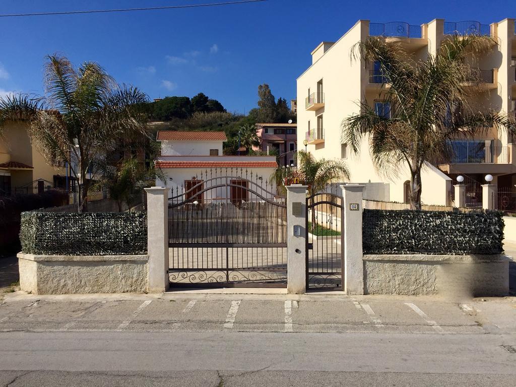 Costa Del Sol Bed & Breakfast Порто Емпедокле Екстериор снимка