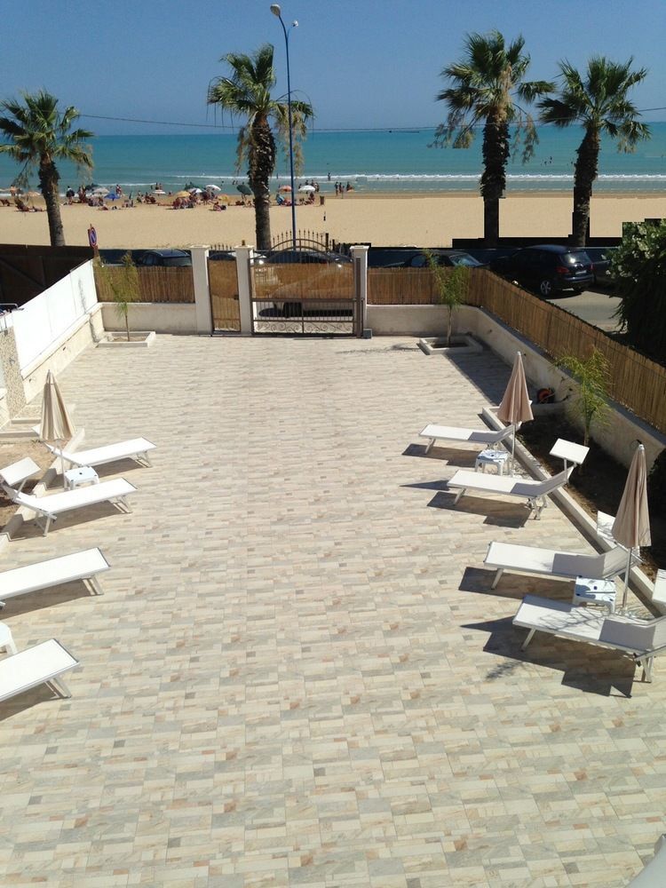 Costa Del Sol Bed & Breakfast Порто Емпедокле Екстериор снимка